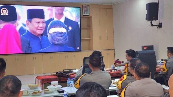
					Kapolres Batu Bara Gelar Nonton Bareng Pelantikan Presiden Prabowo-Gibran