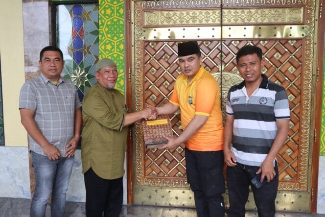 
					Kapolres Batu Bara Serahkan Bantuan Rp20 Juta untuk Pembangunan Mesjid Al-Munawaroh