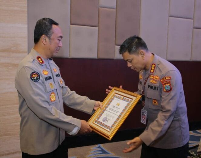 
					Polda Sumut Raih Penghargaan di Bidang Kehumasan dan Donor Darah