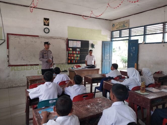 
					Polres Batu Bara Gelar “Police Goes to School” di SMP Negeri 1 Simpang Dolok untuk Cegah Kenakalan Remaja