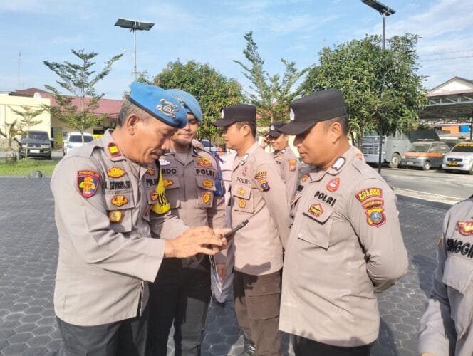
					Kasi Propam Polres Batubara Gelar Razia HP Personel, Pastikan Tidak Ada Judi Online
