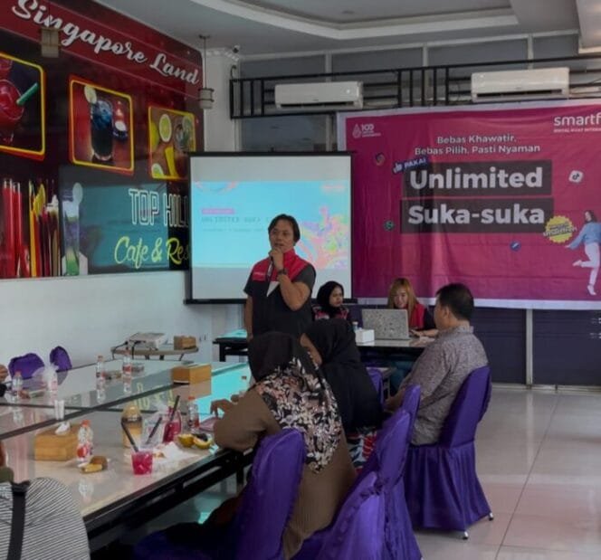 
					Gathering Mitra Outlet Batubara, Smartfren Kenalkan Aplikasi Viva dan Produk Unlimited Suka-Suka