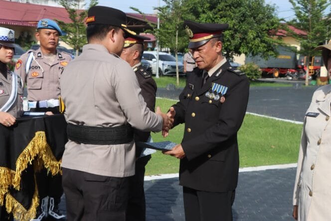 
					Polres Batubara Gelar Serah Terima Jabatan Kasat Lantas dan Pelepasan Purna Bhakti