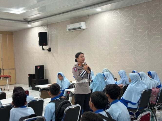 
					Satlantas Polres Batu Bara Kenalkan Profesi Kepolisian dan Disiplin Lalulintas Pada Siswa SDS IT Al Ihya