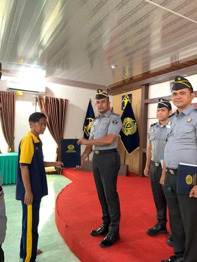 
					Kalapas Tanjungbalai Asahan Bagikan Remisi Khusus Natal 2024 kepada 45 Narapidana