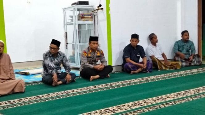 
					Kapolsek Medang Deras Gelar Shalat Subuh Berjamaah dan Cooling System Pasca Pilkada