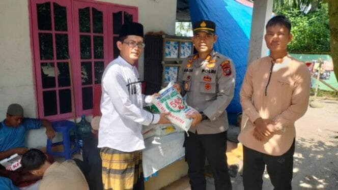 
					Kapolsek Medang Deras Berikan Bantuan ke Panti Asuhan dalam Program Jumat Berkah