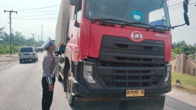 
					Satlantas Polres Batu Bara Batasi Jam Operasional Angkutan Barang Selama Nataru