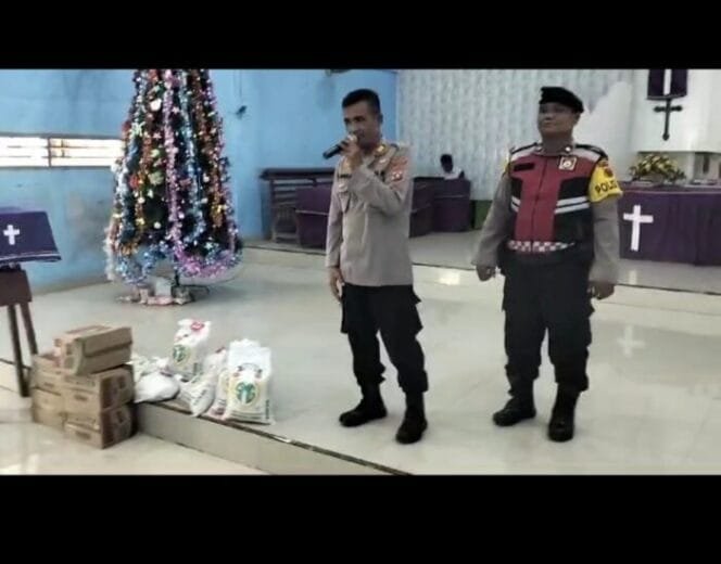 
					Minggu Kasih Kapolres Batu Bara: Bantuan Sembako untuk Warga Kurang Mampu di HKBP Pagurawan