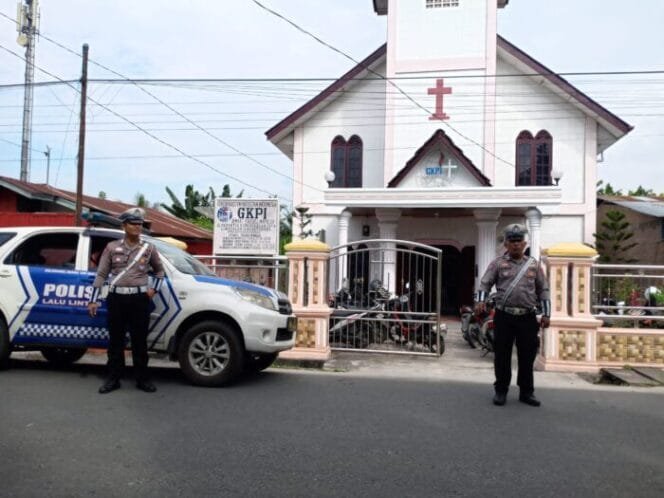 
					Polres Batu Bara Gelar Patroli dan Pengamanan di Gereja Jaga Kamtibcarlantas