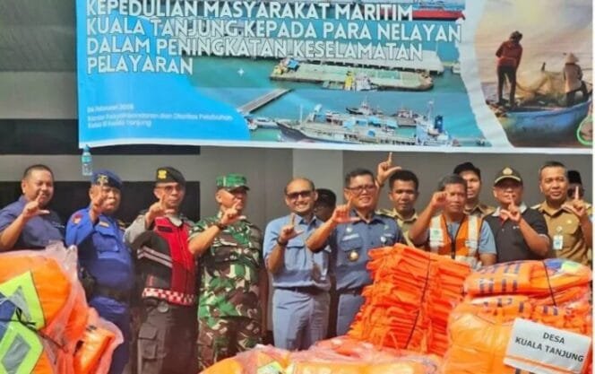 
					Peringati Bulan K3, PT Inalum Serahkan 100 Lifejacket untuk Nelayan
