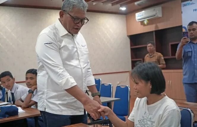 
					Dewan Komisaris INALUM Beri Motivasi Peserta Bimbel di Paritohan