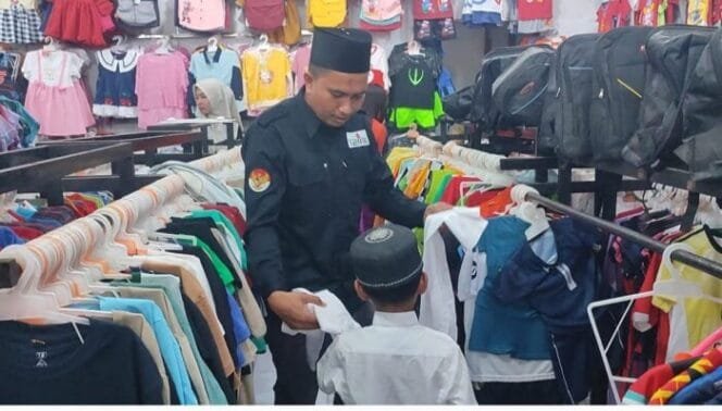 
					Kolaborasi IPARI dan Baznas Batubara Ajak Anak Panti Asuhan Belanja Baju Lebaran