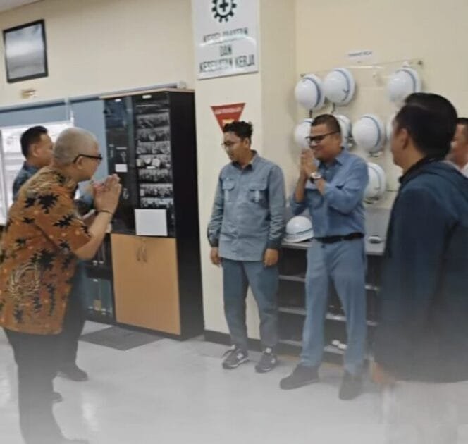 
					Direktur INALUM Kunjungi Karyawan di Pabrik dan Bagikan Bingkisan Lebaran