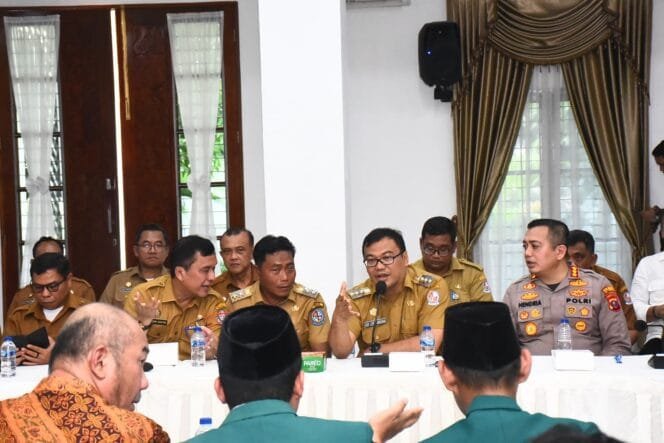 
					Pertemuan Bupati Deli Serdang , Wabup & Al Washliyah: Mencari Solusi Sesuai Aturan yang Berlaku