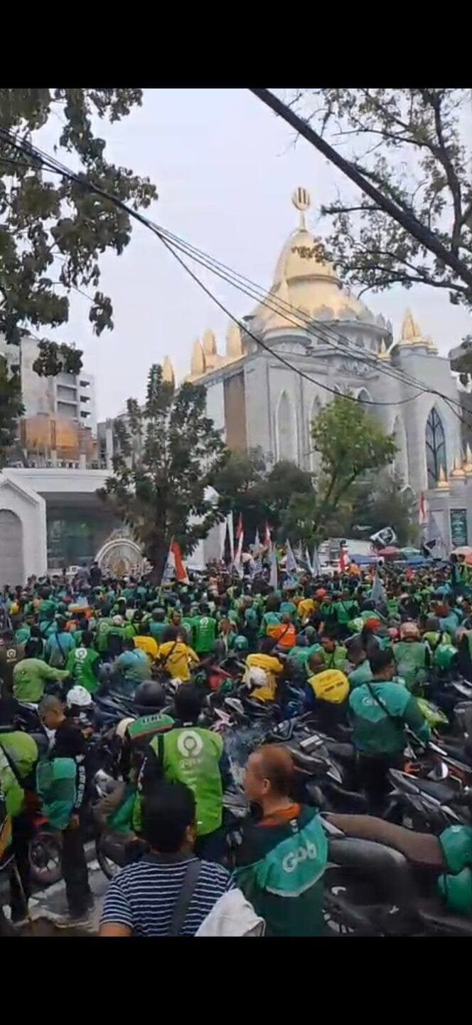 
					Ribuan Ojol Medan Padati Kantor Gubsu, Protes Tarif Tak Masuk Akal