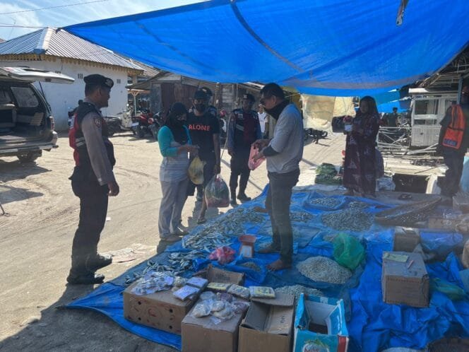 
					Sat Samapta Polres Batu Bara Gelar Patroli Cooling System di Pasar Lima Puluh, Sampaikan Pesan Kamtibmas kepada Masyarakat
