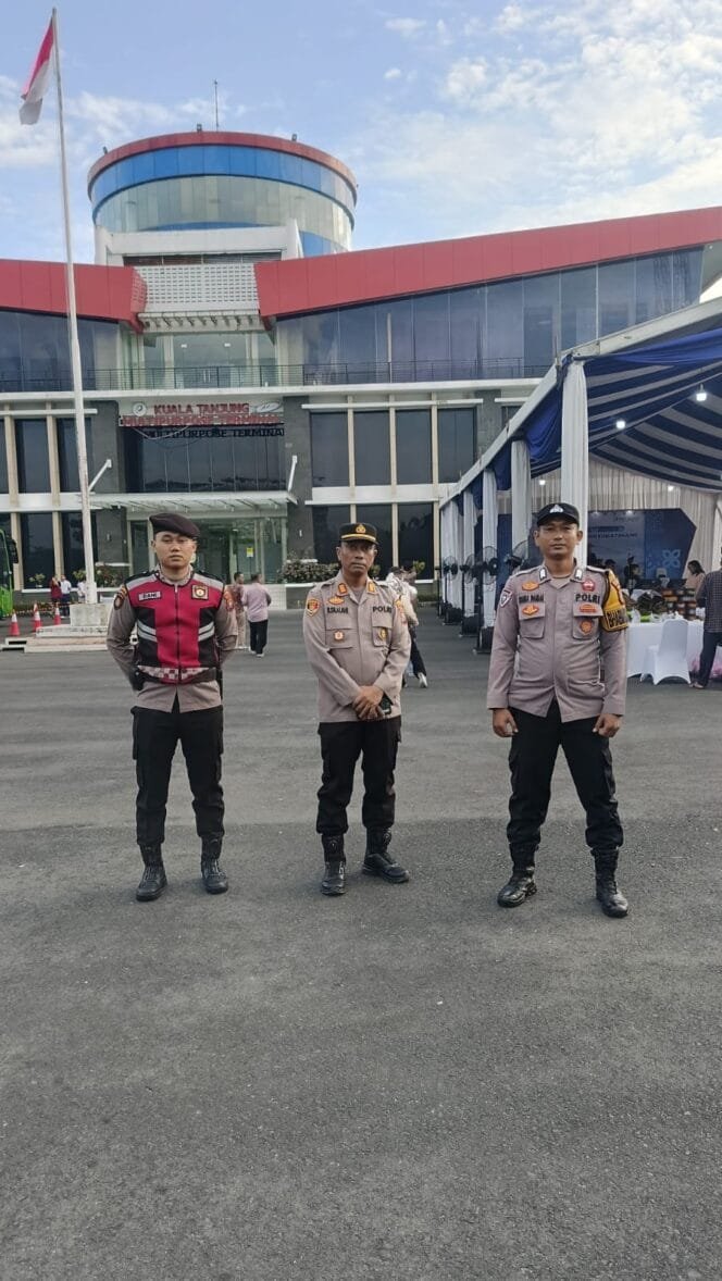 
					Polsek Indrapura Gelar Apel Pengamanan Kapal Pesiar di Pelindo Kuala Tanjung