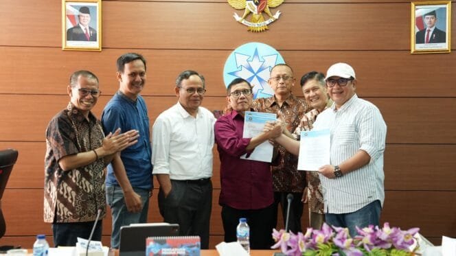 
					Disaksikan Dewan Pers, PWI Akhirnya Tandatangani Panitia Bersama Kongres Persatuan