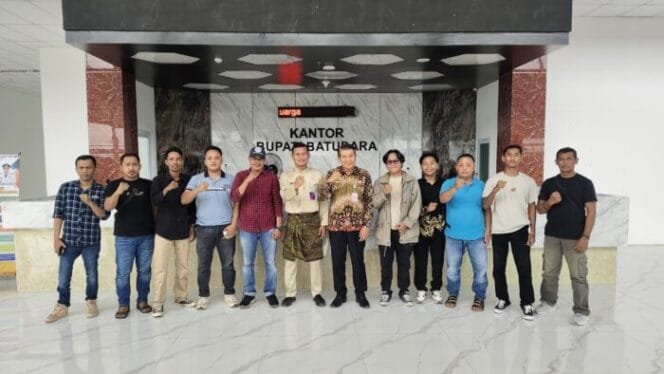 
					Pemkab Batubara Lepas Tim Jurnalis FC Menuju Piala Gubsu di Medan