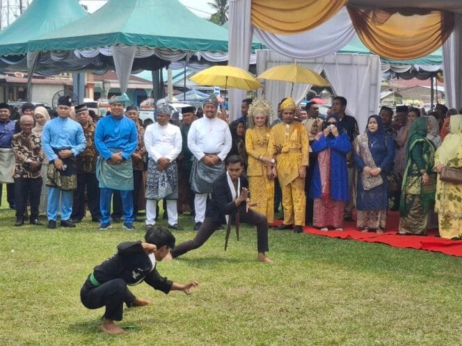 
					Pesta Rakyat Meriah, Puluhan Ribu Warga Batu Bara Hadiri Resepsi Pernikahan Putri Bupati Baharuddin Siagian