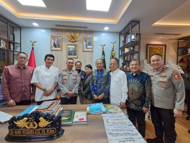 
					Kapolri Harapkan PWI Segera Bersatu