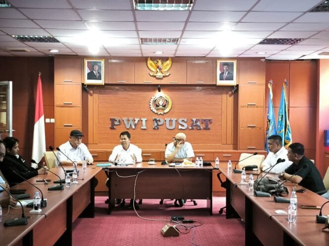 
					Dualisme PWI Kalbar Berakhir, Kundori Cabut Laporan Polisi Sebagai Simbol Rekonsiliasi