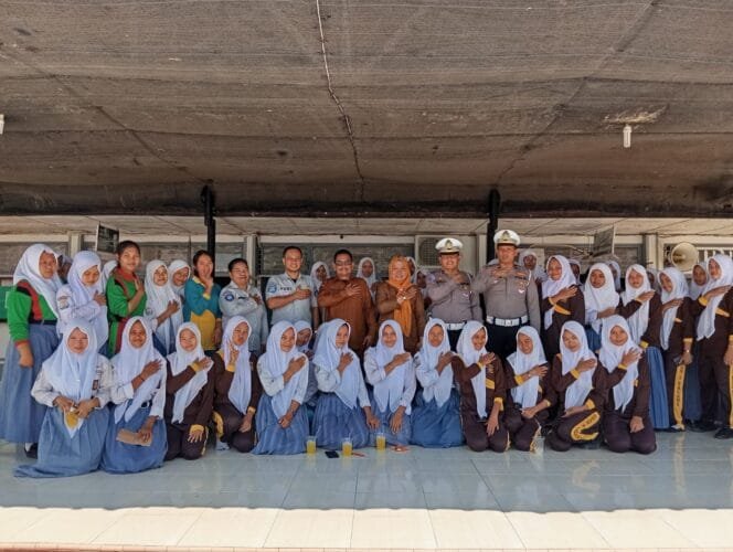 
					Sat Lantas Polres Batu Bara Gelar Sosialisasi Tertib Lalu Lintas di SMA Negeri 1 Talawi