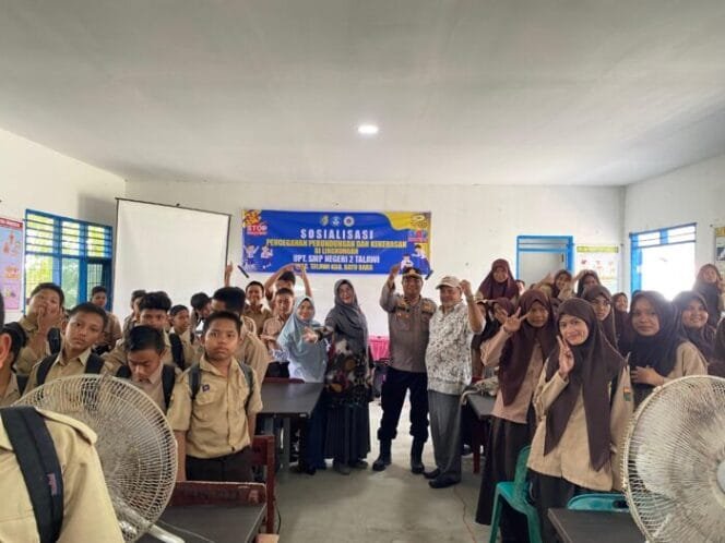 
					Polsek Labuhan Ruku Sosialisasikan Pencegahan Perundungan kepada 450 Siswa SMP Negeri 2 Talawi