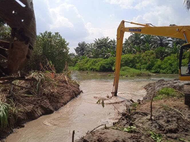 
					Air Seret, Distan Batu Bara Jemput Bola di Tengah Urusan Bendung
