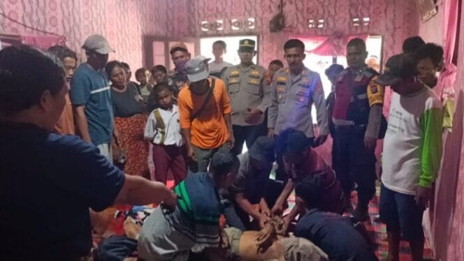 
					Kapolsek Medang Deras Antar Jenazah Warga Ke Peristirahatan Terakhir