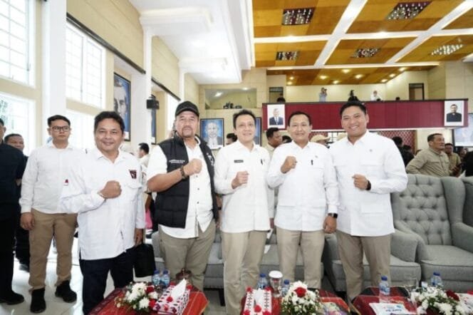 
					Bupati dan Wakil Bupati Batu Bara Hadiri Gerakan Penanaman Pohon di Tarutung