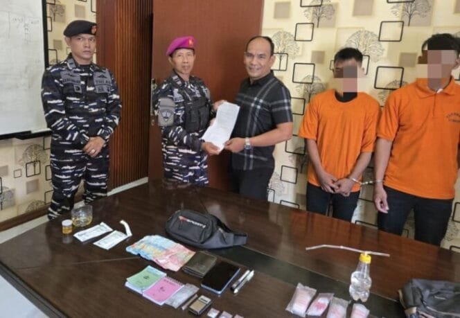 
					Personel Posal Pangkalan Susu Serahkan Dua Tersangka Pemilik Sabu ke Polres Langkat