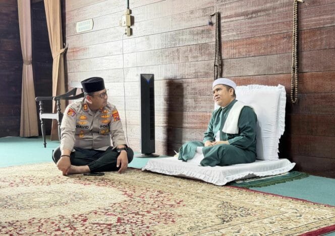 
					Memperkuat Sinergi Jaga Kamtibmas Ramadhan, Kapolres Langkat Silaturahmi ke Tuan Guru Besilam