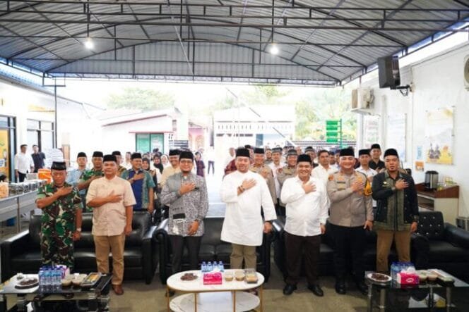 
					Bukan Sidang, Tapi Silaturahmi: Kajari Batu Bara Kumpulkan Forkopimda di Meja Buka Puasa