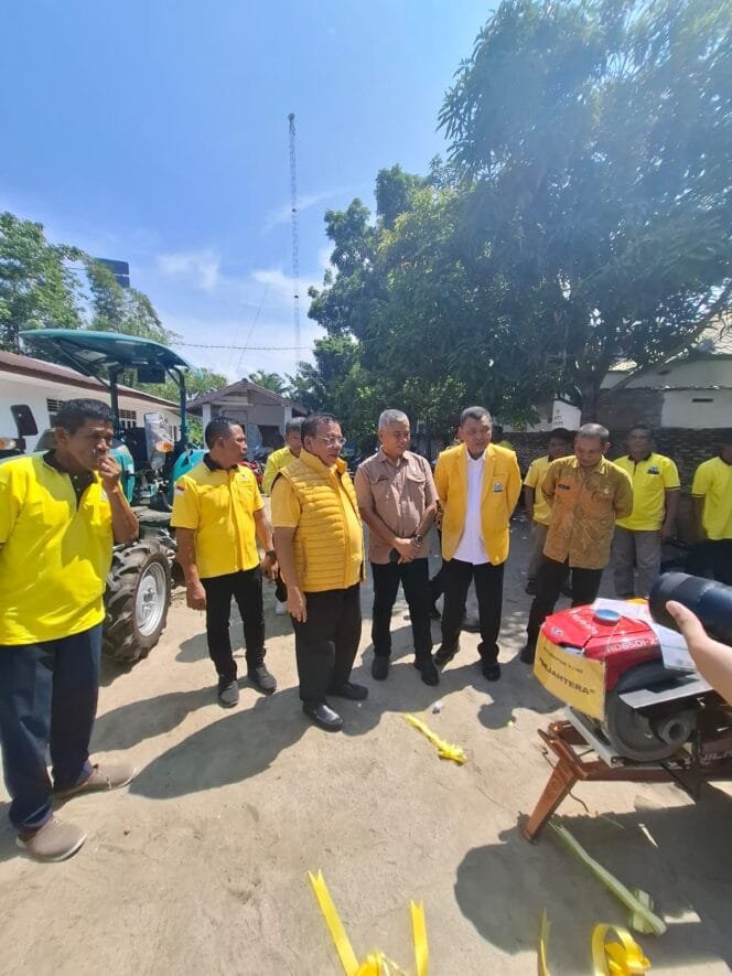 
					Reses Mangihut Sinaga Berbuah Nyata, Traktor Turun ke Desa Gajah dan Sukajadi