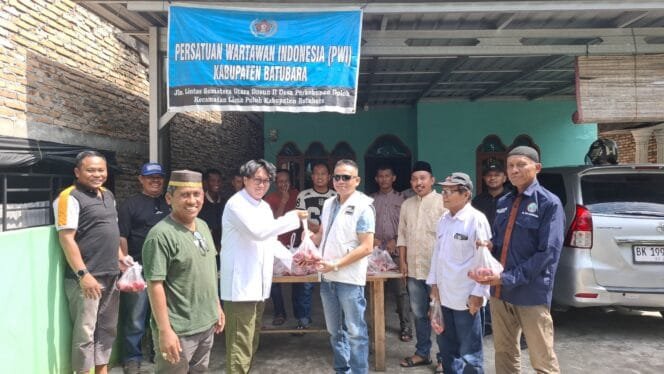 
					PWI Batu Bara Bagikan Paket Qurban, Silaturahmi Antar Jurnalis Ikut Dibungkus Rapi