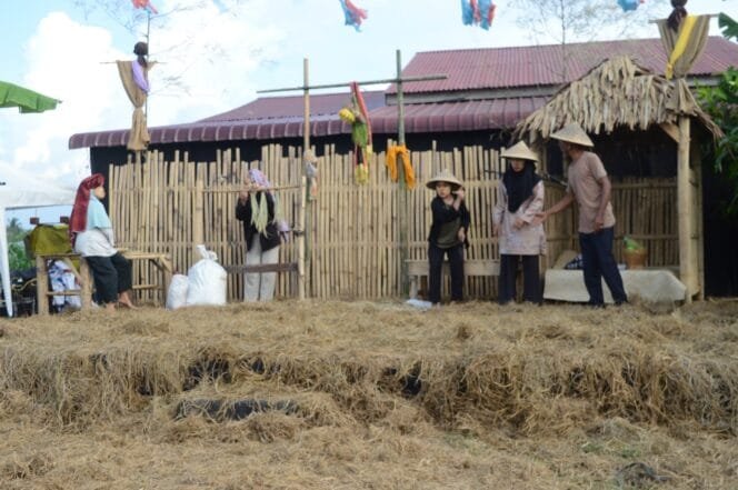 
					“Rahim Negeriku” Hidupkan Sawah Saentis, Teater yang Bukan Sekadar Tontonan