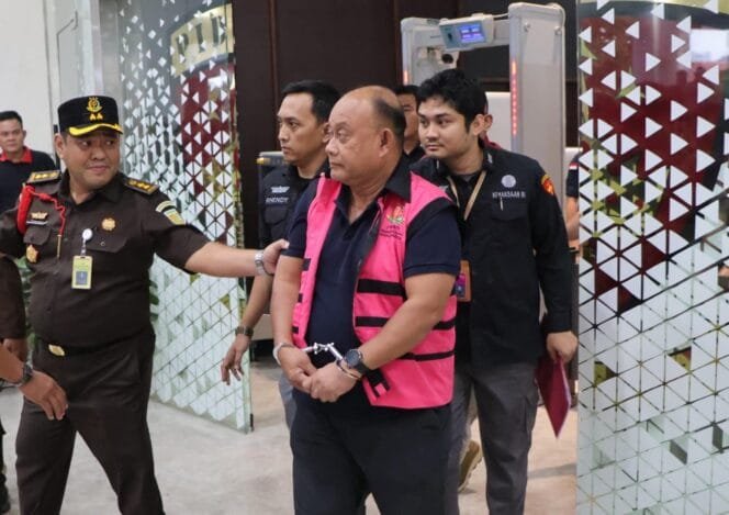 
					Program Makan Bergizi Gratis Tersandung Korupsi, Tiga Eks Pimpinan BGN Resmi Jadi Tersangka
