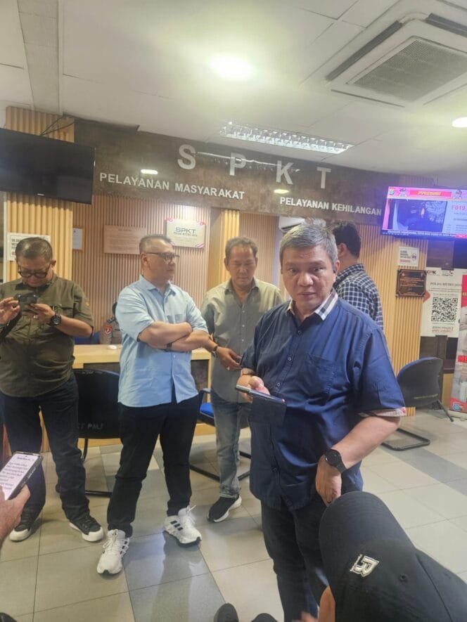 
					PWI Pusat Resmi Melaporkan Hotman Paris ke Polda Metro Jaya, Tegaskan Komitmen Melindungi Martabat Wartawan