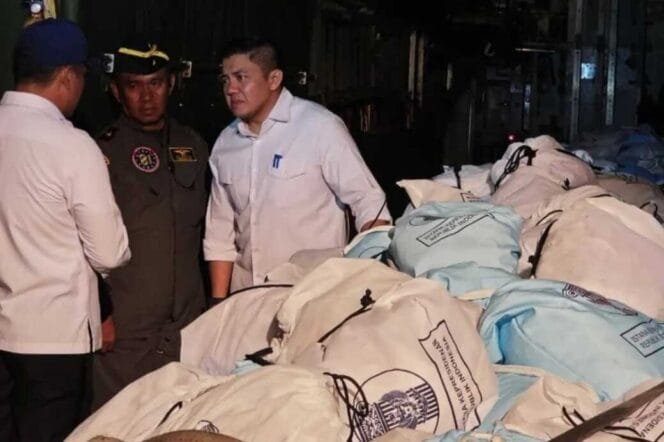 
					Tanggap Bencana NTT, Letkol Teddy Indra Wijaya Dorong Percepatan Distribusi Bantuan