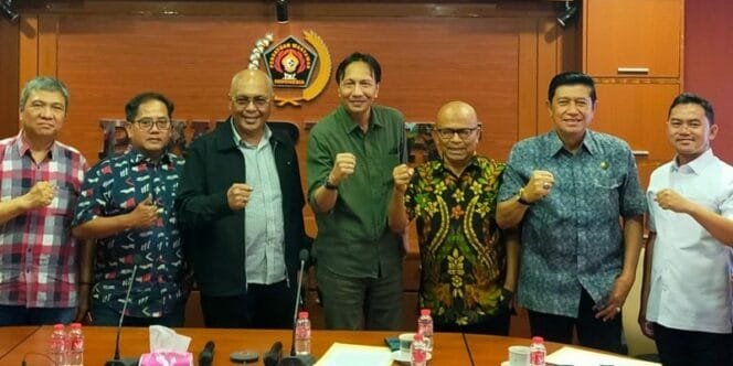 
					Perjalanan Karier Austin Tumengkol: Dari Jurnalis Ruang Redaksi hingga Memimpin PWI Sumut