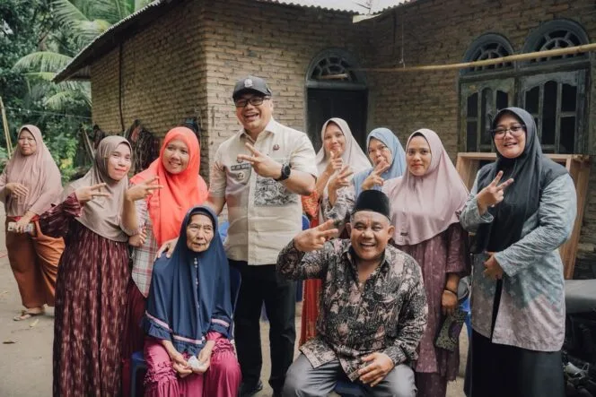 
					Baznas Bedah Rumah Warga dari Zakat ASN, Bupati Letakkan Batu Pertama